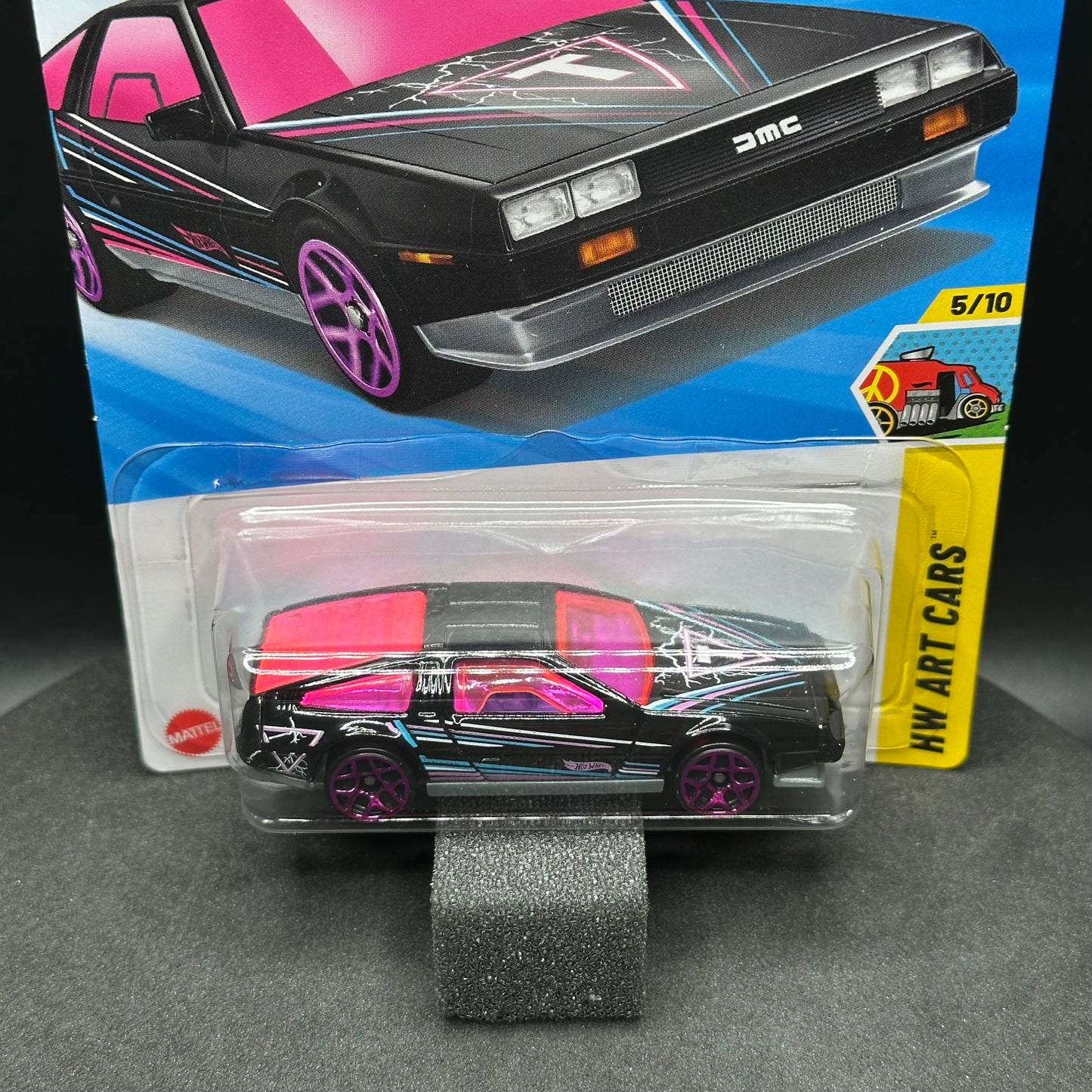 Hot Wheels DMC DeLorean Black & Pink