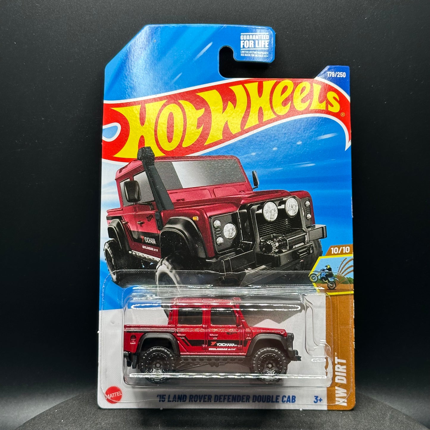 Hot Wheels Land Rover Defender Double Cab Red