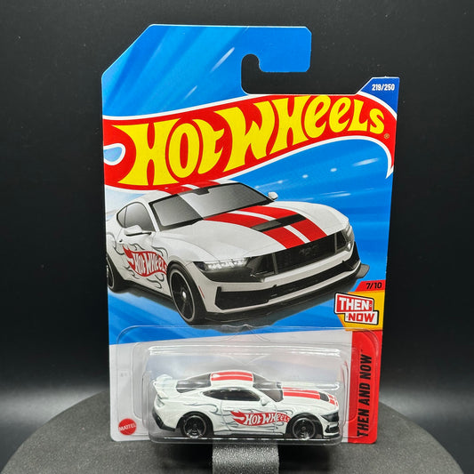 Hot Wheels Ford Mustang Dark Horse White