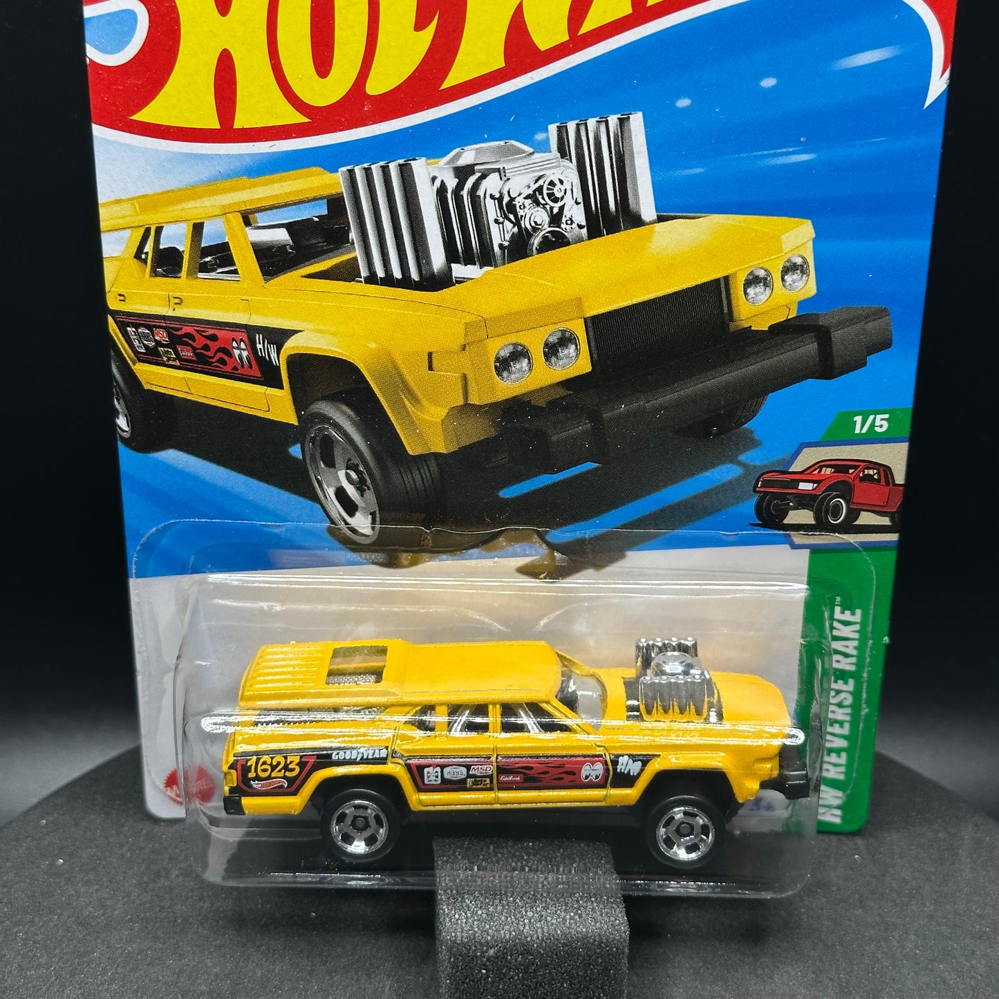 Hot Wheels Cruise Bruiser Yellow