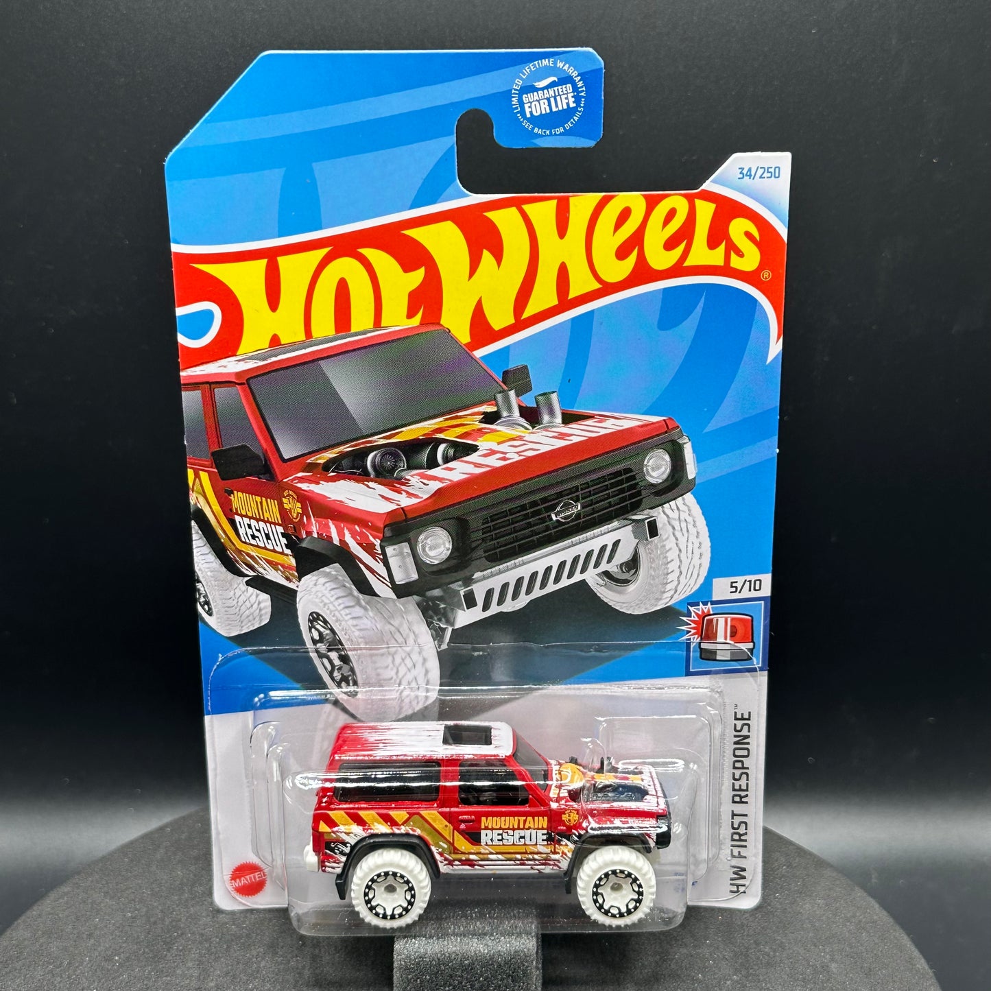 Hot Wheels Nissan Patrol Custom Red