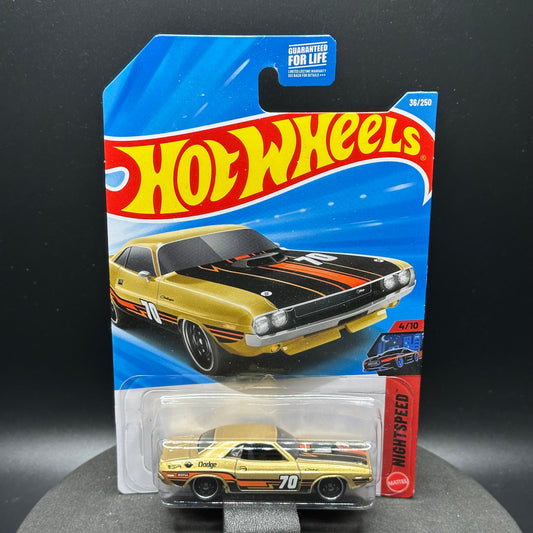Hot Wheels ‘70 Dodge Hemi Challenger Gold