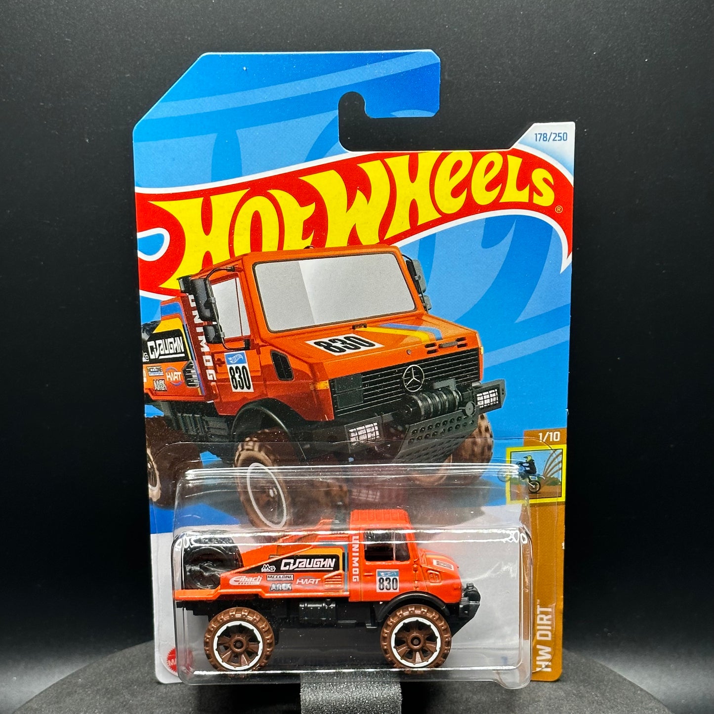 Hot Wheels Mercedes Benz Unimog 1300L Orange