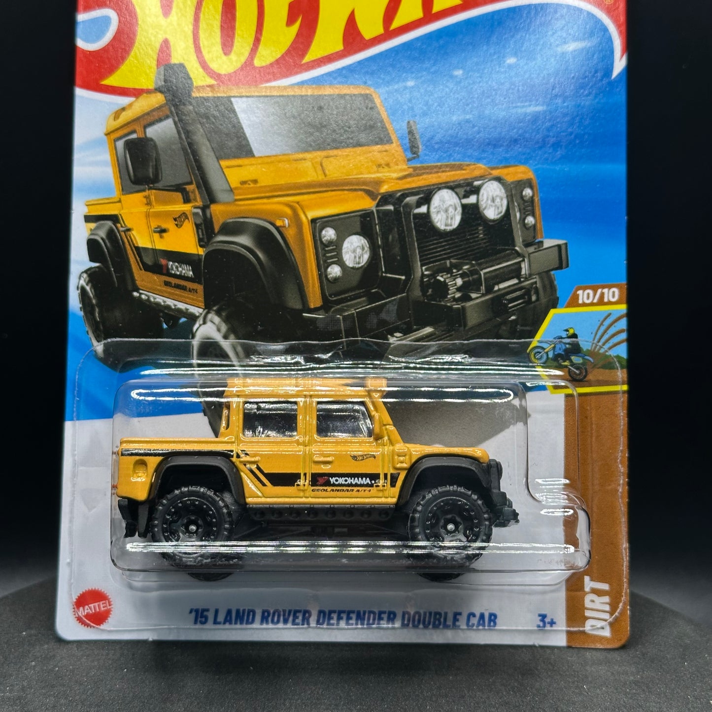 Hot Wheels ‘15 Land Rover Defender Double Cab Yellow